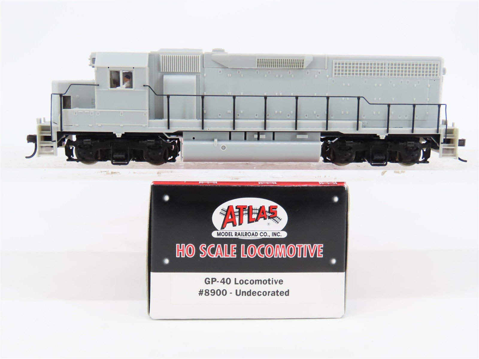 HO Scale Atlas 8900 Undecorated GP40 Diesel Locomotive