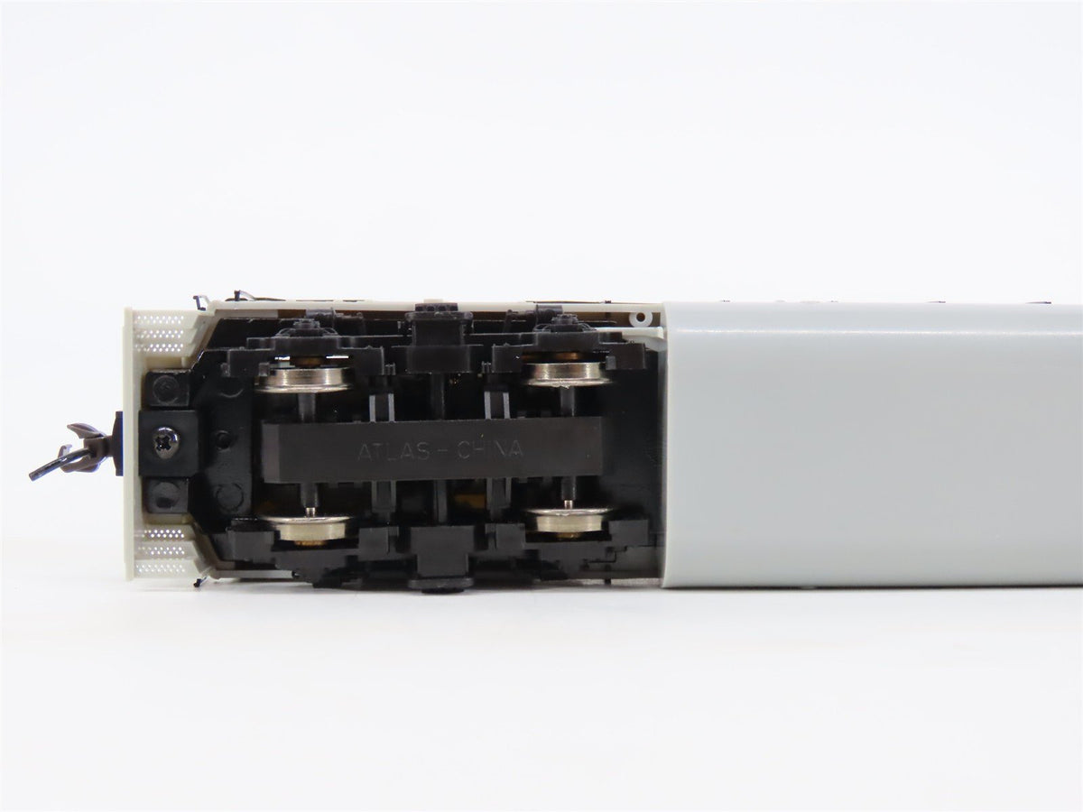 HO Scale Atlas 8900 Undecorated GP40 Diesel Locomotive