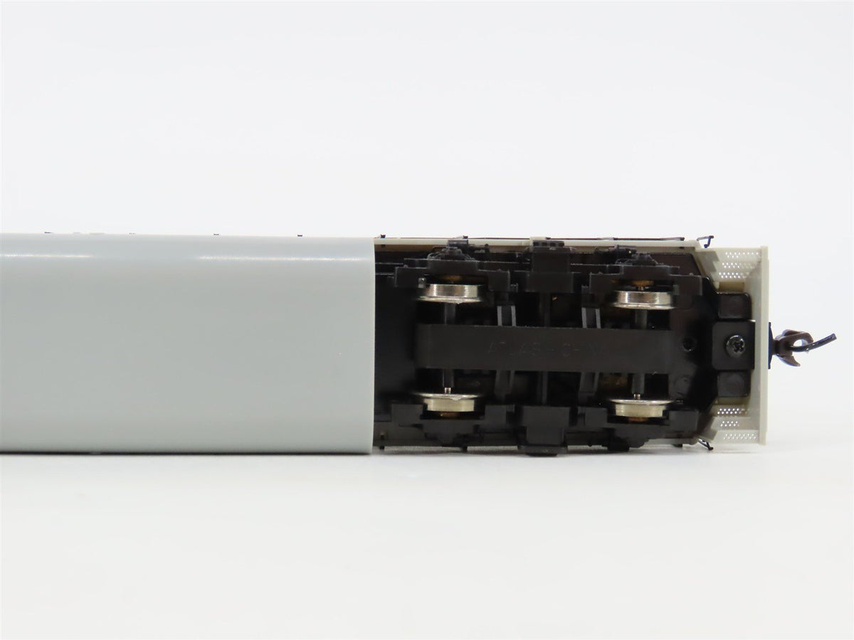 HO Scale Atlas 8900 Undecorated GP40 Diesel Locomotive