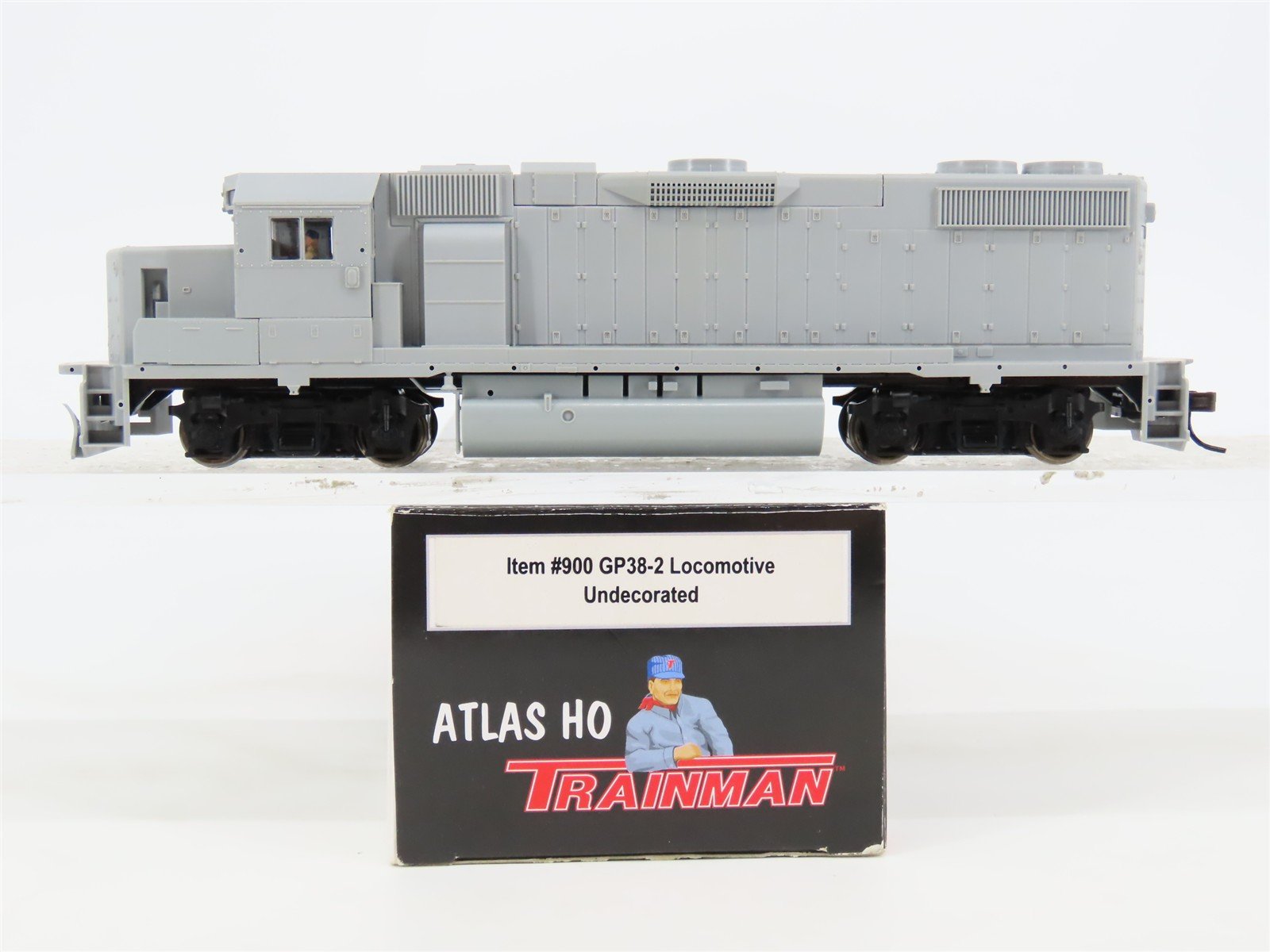 HO Scale Atlas Trainman 900 Undecorated GP38-2 Diesel Locomotive