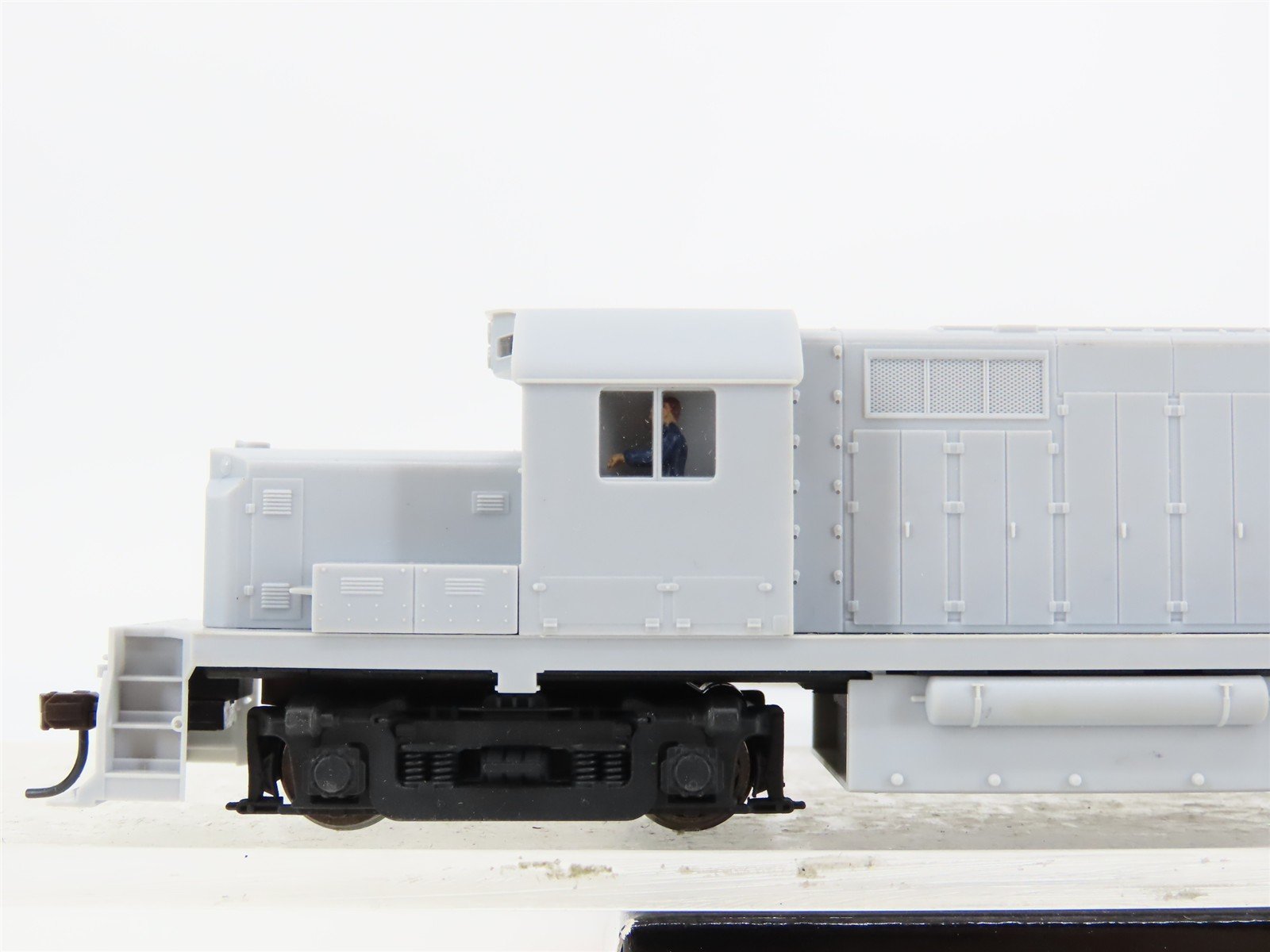 HO Scale Atlas Trainman 10001505 Undecorated RS32 Diesel Locomotive