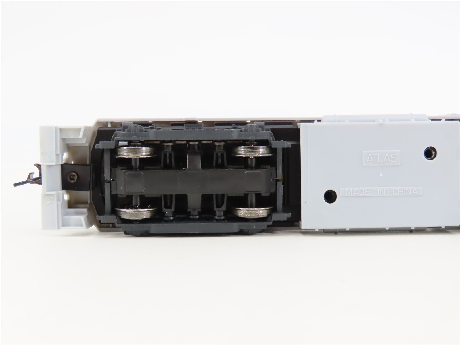 HO Scale Atlas Trainman 10001505 Undecorated RS32 Diesel Locomotive