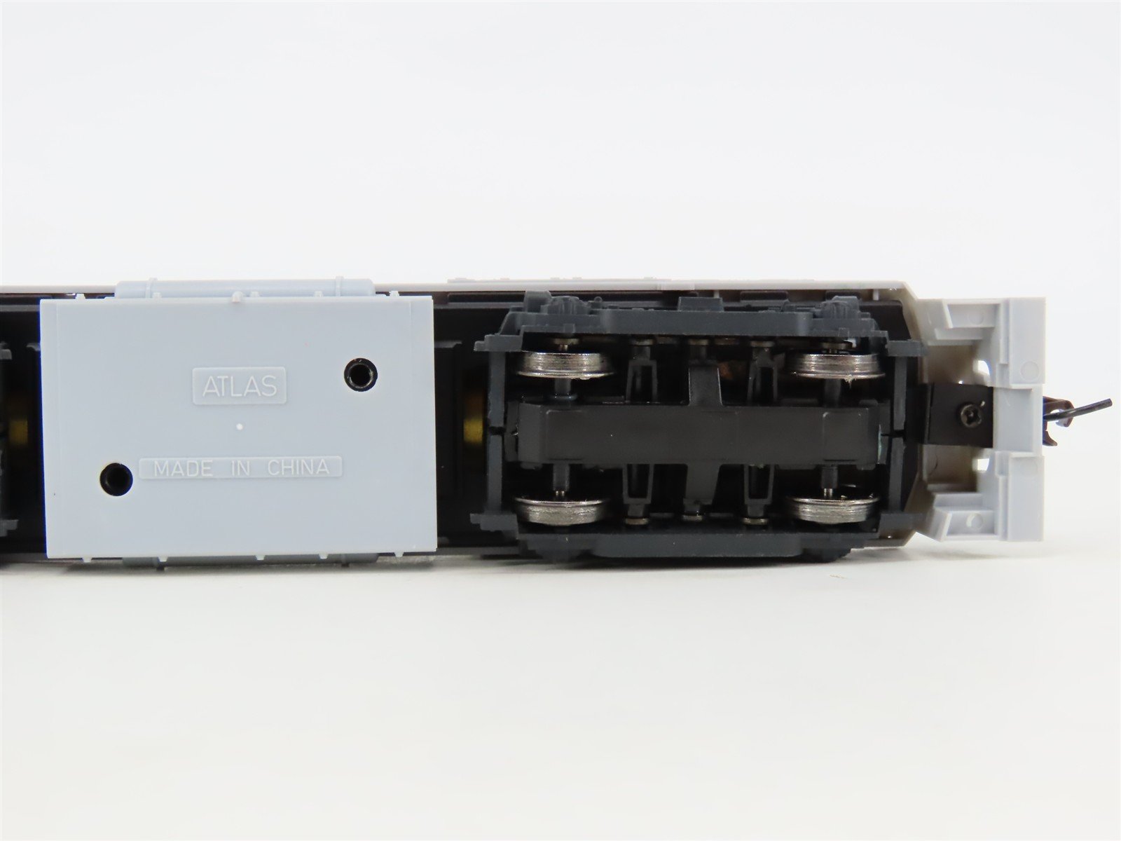 HO Scale Atlas Trainman 10001505 Undecorated RS32 Diesel Locomotive