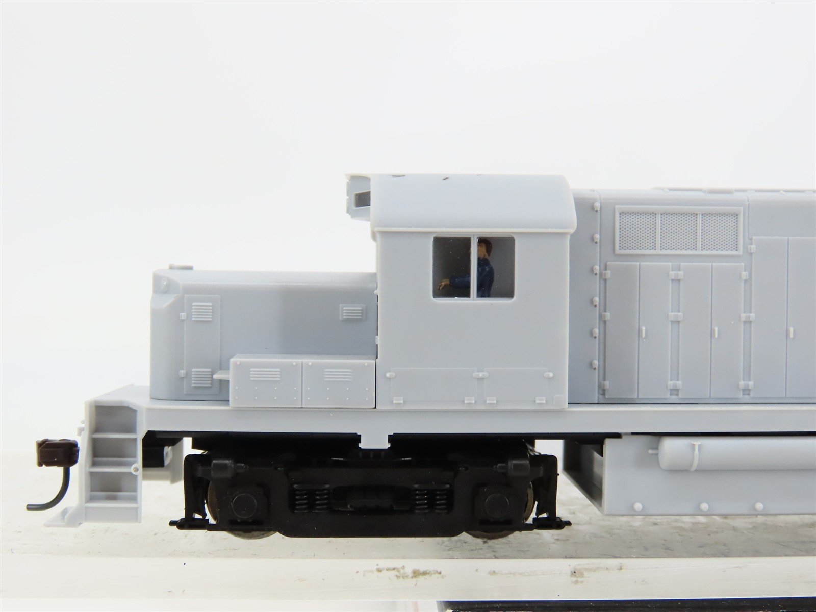 HO Scale Atlas Trainman 10001505 Undecorated RS32 Diesel Locomotive