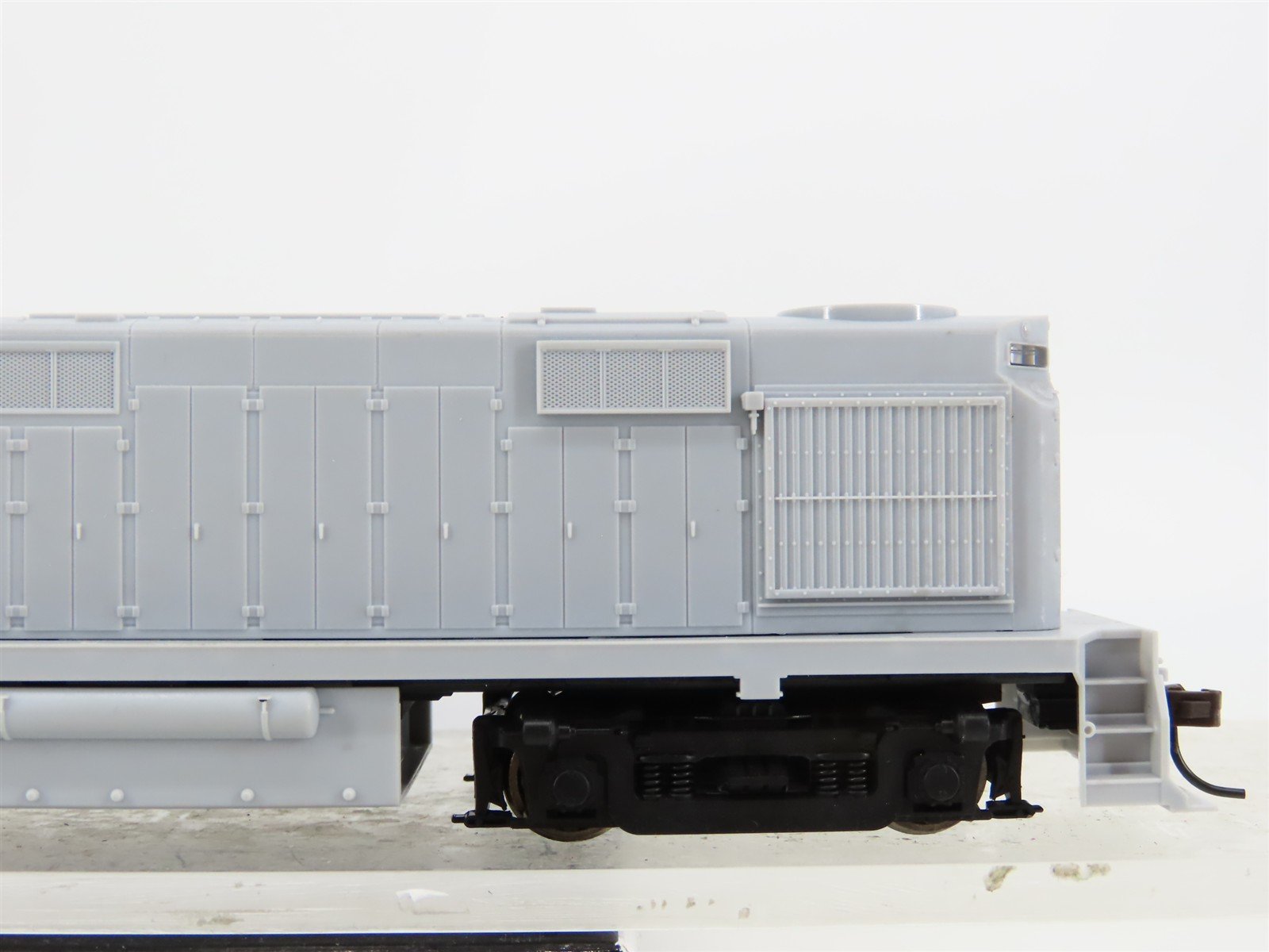 HO Scale Atlas Trainman 10001505 Undecorated RS32 Diesel Locomotive