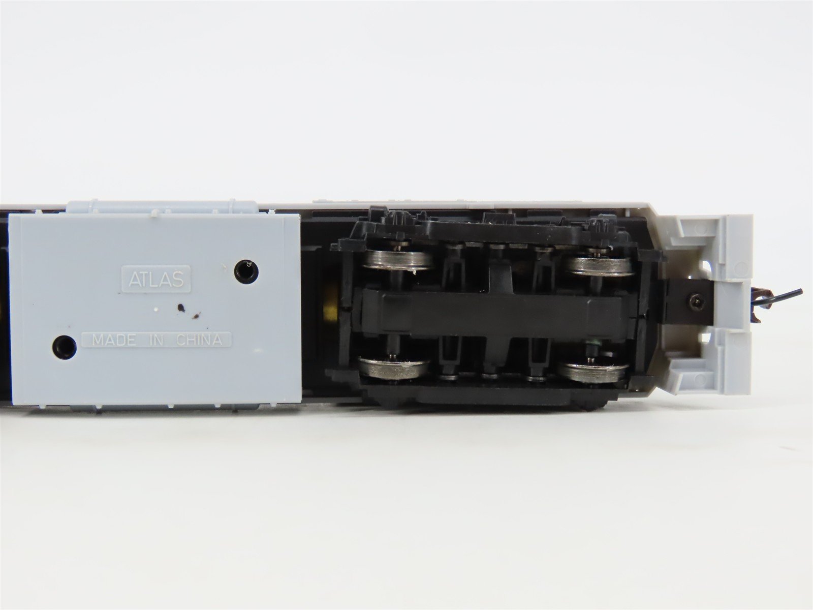 HO Scale Atlas Trainman 10001505 Undecorated RS32 Diesel Locomotive