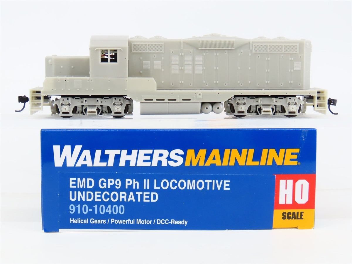 HO Scale Walthers Mainline 910-10400 Undecorated GP9 Ph II Diesel Locomotive