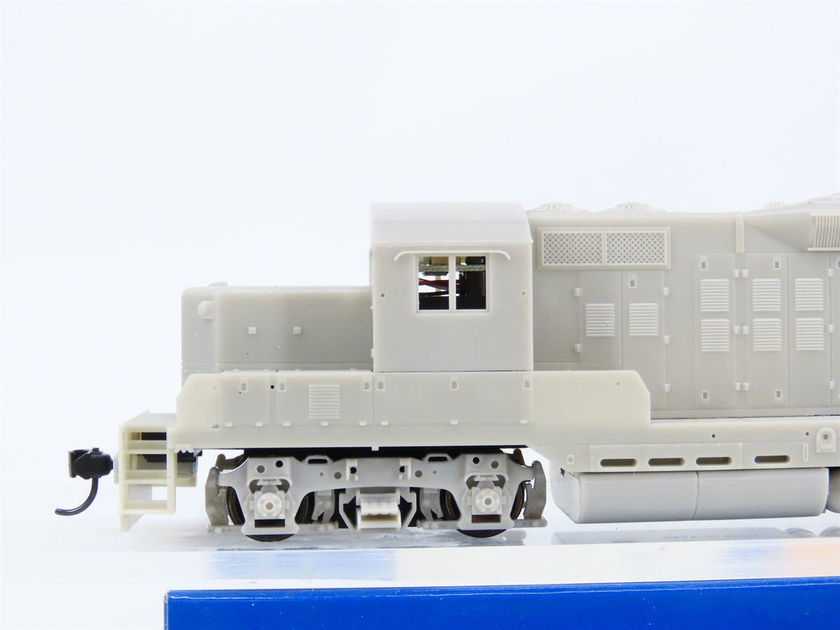 HO Scale Walthers Mainline 910-10400 Undecorated GP9 Ph II Diesel Locomotive