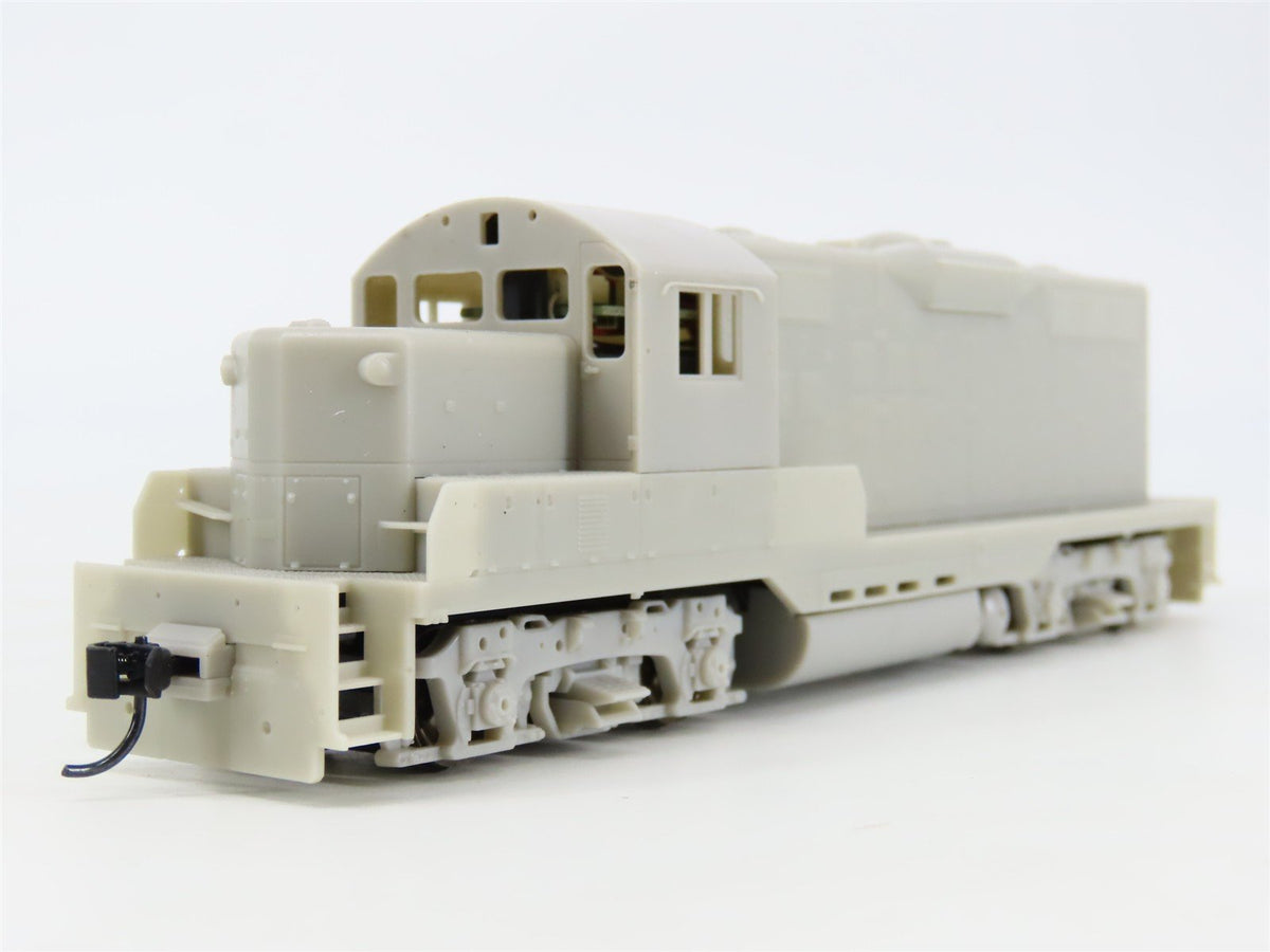 HO Scale Walthers Mainline 910-10400 Undecorated GP9 Ph II Diesel Locomotive