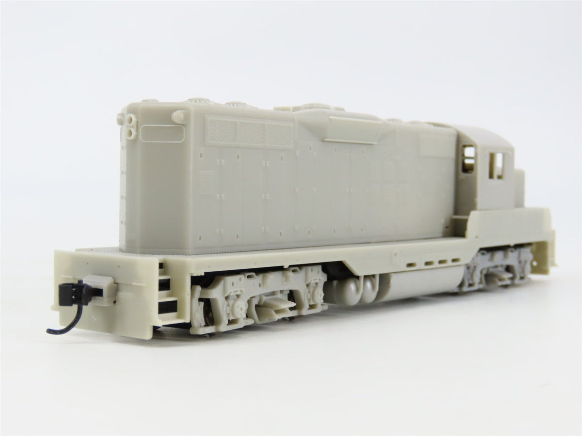 HO Scale Walthers Mainline 910-10400 Undecorated GP9 Ph II Diesel Locomotive