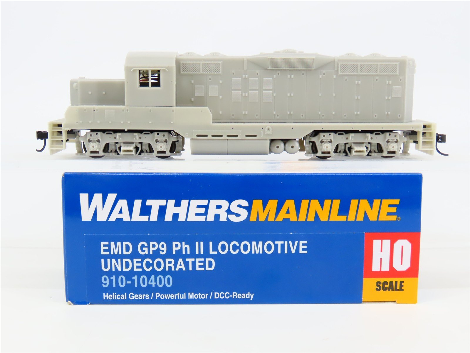 HO Scale Walthers Mainline 910-10400 Undecorated GP9 Ph II Diesel Locomotive