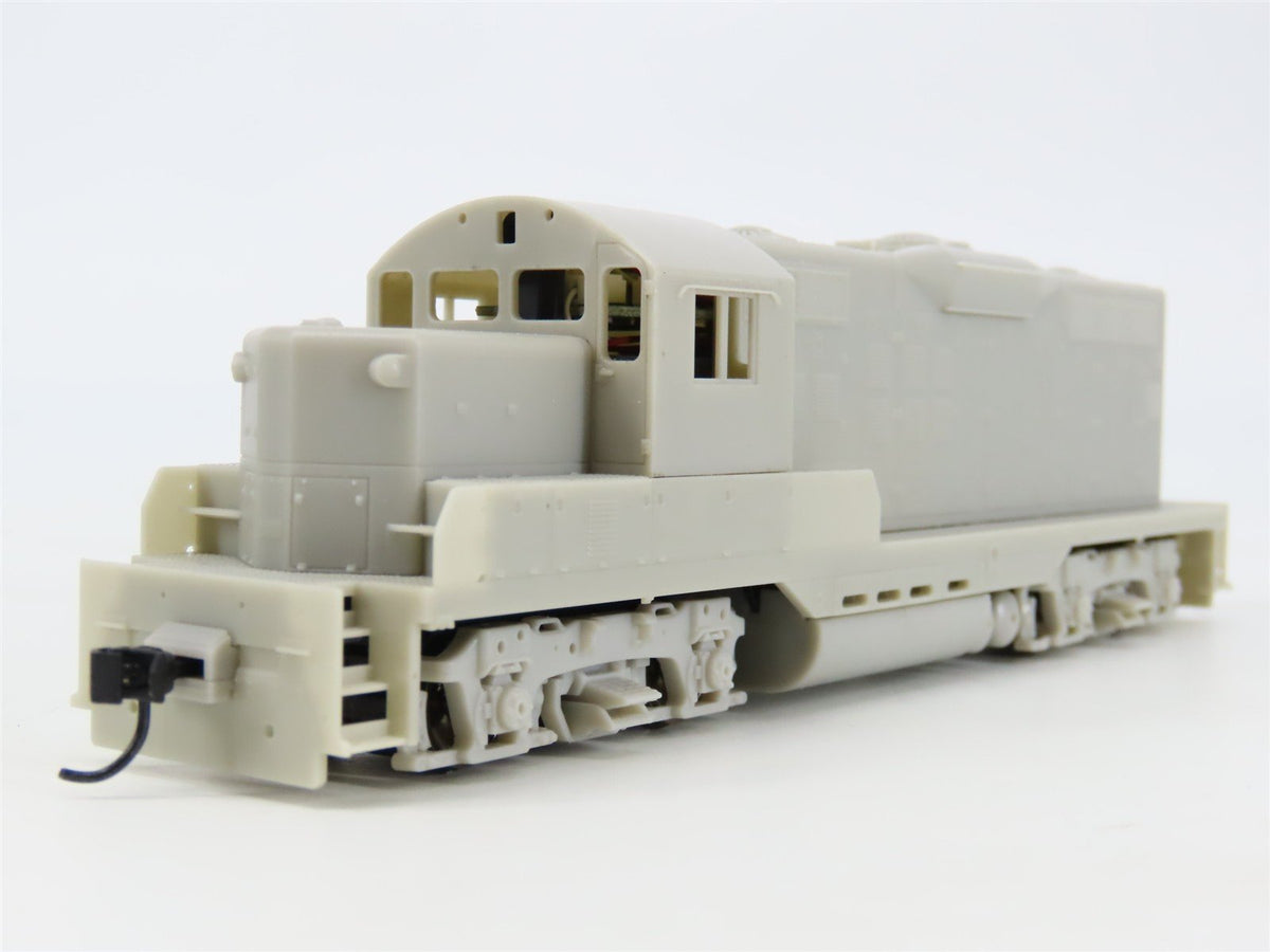 HO Scale Walthers Mainline 910-10400 Undecorated GP9 Ph II Diesel Locomotive