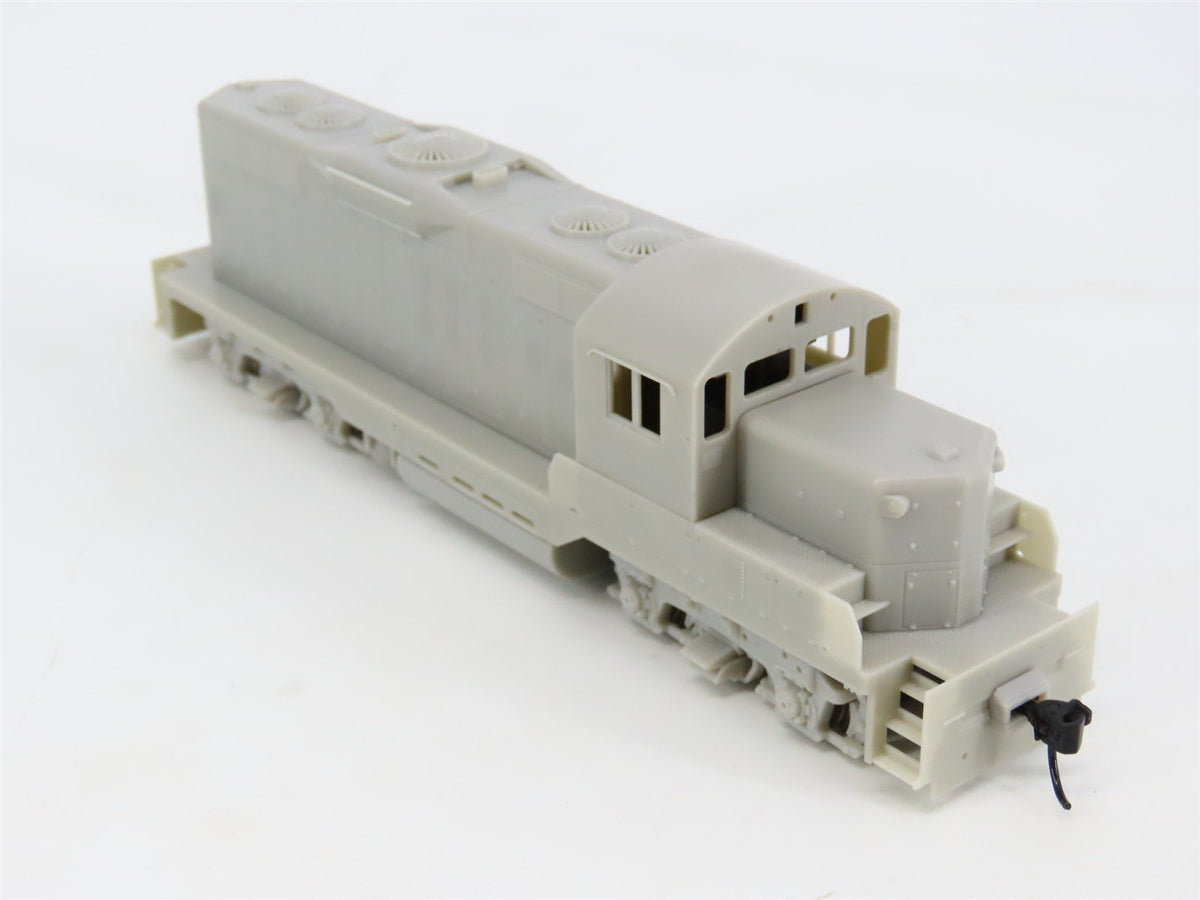 HO Scale Walthers Mainline 910-10400 Undecorated GP9 Ph II Diesel Locomotive