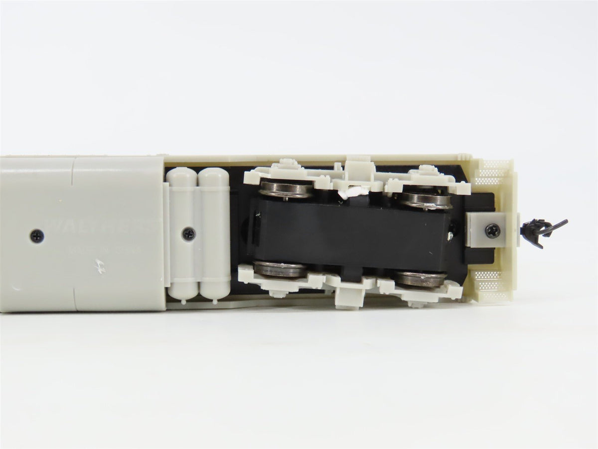 HO Scale Walthers Mainline 910-10400 Undecorated GP9 Ph II Diesel Locomotive