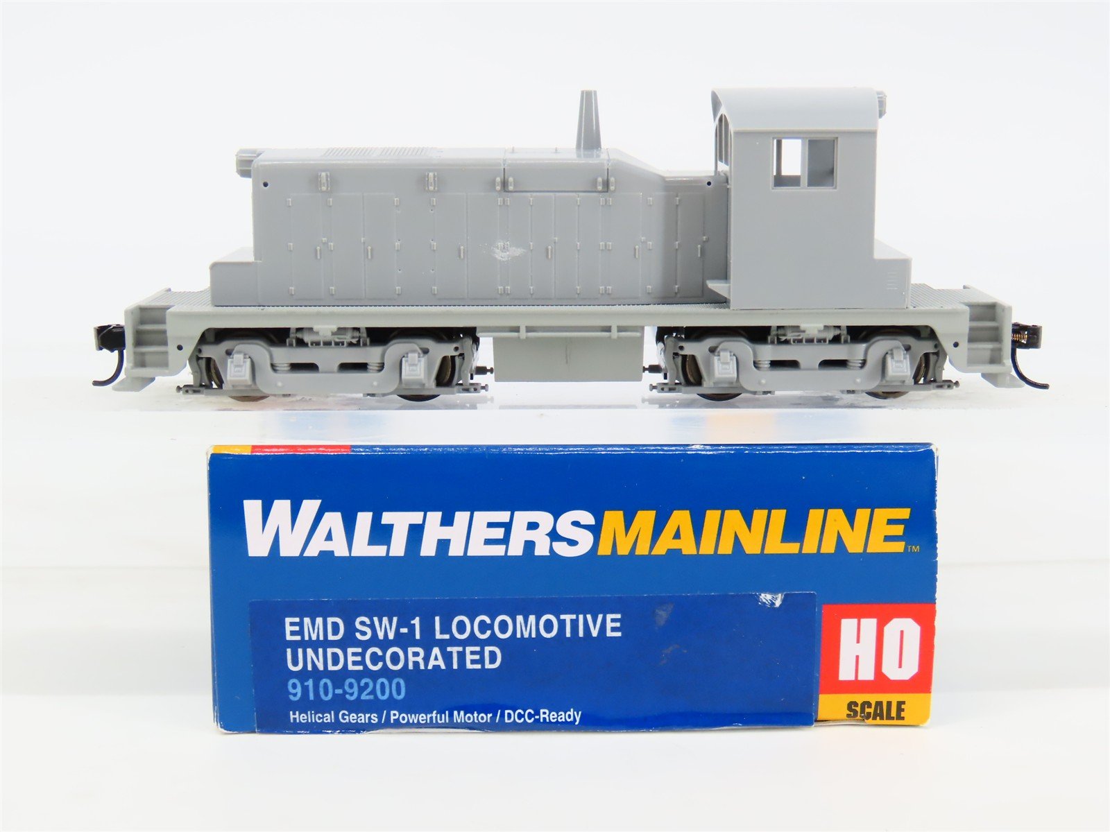 HO Scale Walthers Mainline 910-9200 Undecorated SW1 Diesel Locomotive