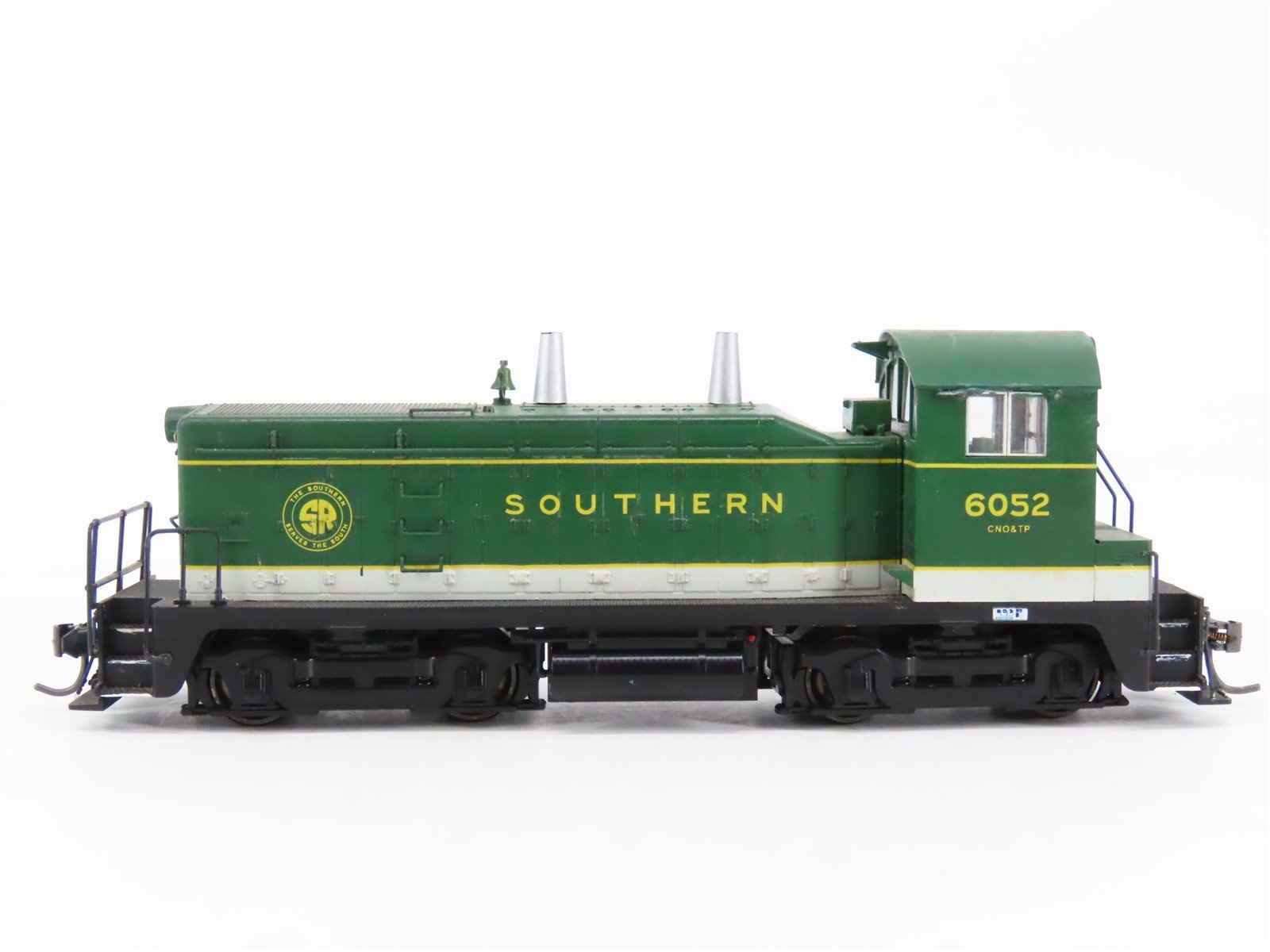 HO Scale KATO SOU Southern Railway NW2 Diesel Switcher #6052 - Custom