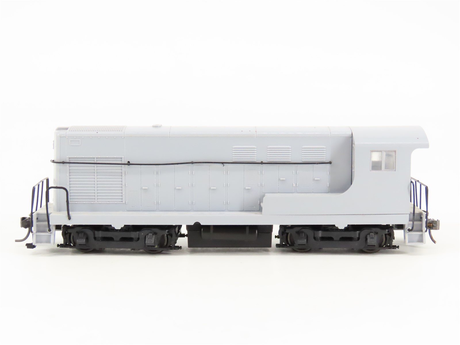 HO Scale Walthers Undecorated FM H10-44 Diesel Locomotive