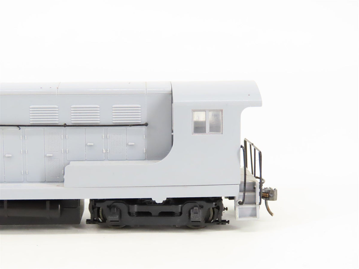 HO Scale Walthers Undecorated FM H10-44 Diesel Locomotive