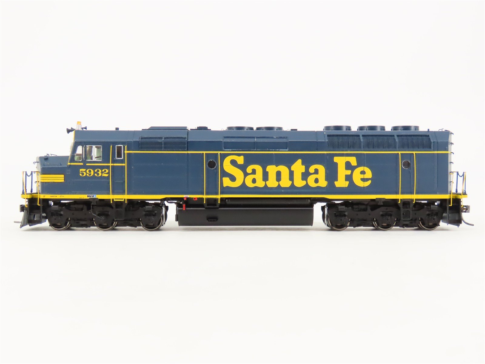 HO Scale Athearn Genesis ATSF Santa Fe EMD F45 Diesel #5932 - DCC Ready