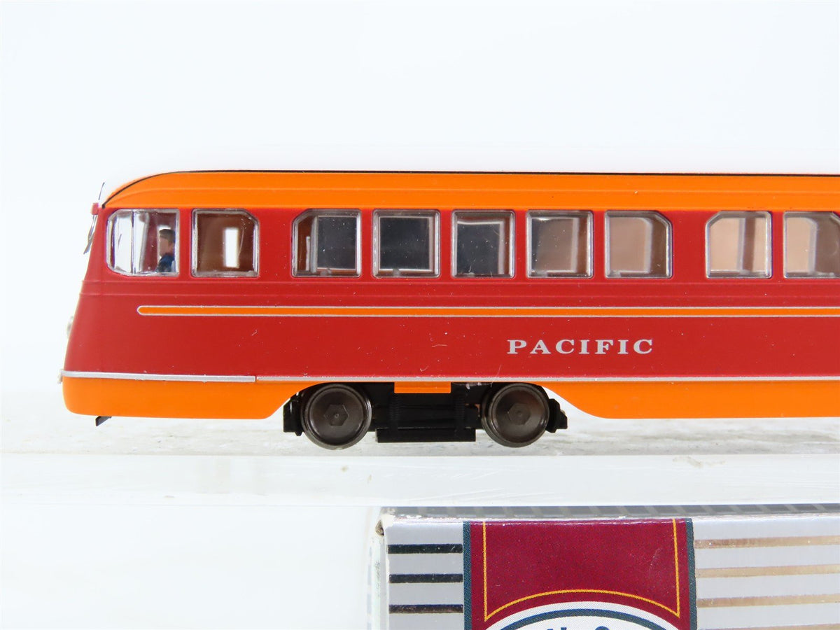 HO Scale Con-Cor 93008 PE Pacific Electric PCC Streetcar #1061 - DCC Ready