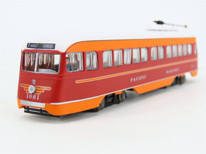HO Scale Con-Cor 93008 PE Pacific Electric PCC Streetcar #1061 - DCC Ready