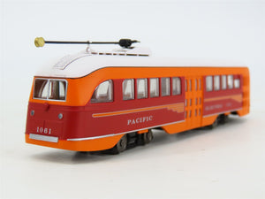 HO Scale Con-Cor 93008 PE Pacific Electric PCC Streetcar #1061 - DCC Ready