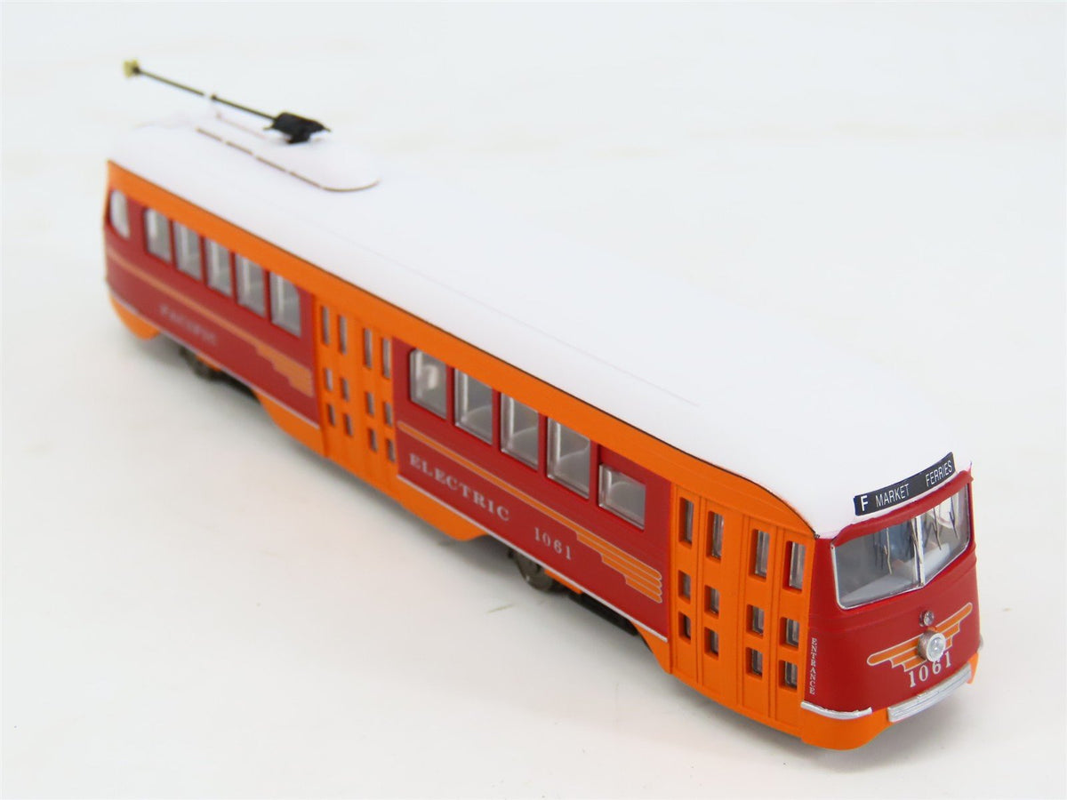 HO Scale Con-Cor 93008 PE Pacific Electric PCC Streetcar #1061 - DCC Ready
