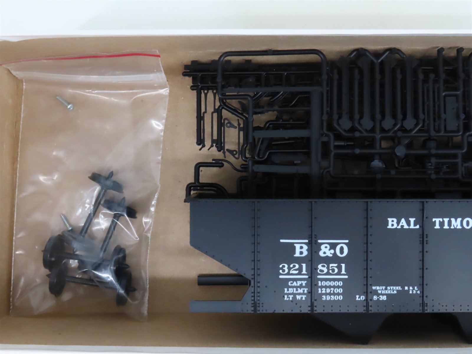 O Gauge 3-Rail InterMountain Kit OHBO18 B&O Baltimore & Ohio 2-Bay Hopper 321851