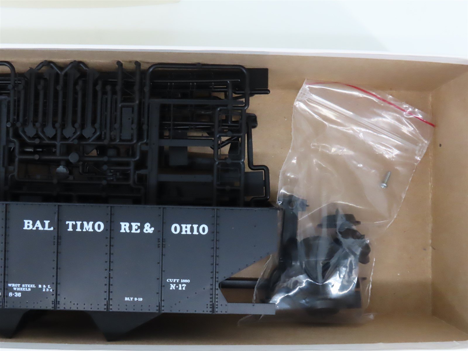 O Gauge 3-Rail InterMountain Kit OHBO18 B&O Baltimore & Ohio 2-Bay Hopper 321851