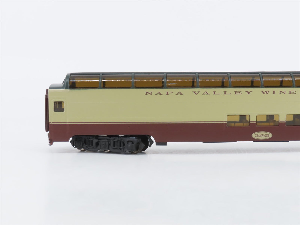 HO Bachmann Silver 13034 85&#39; Napa Valley Wine Train Full Dome Passenger