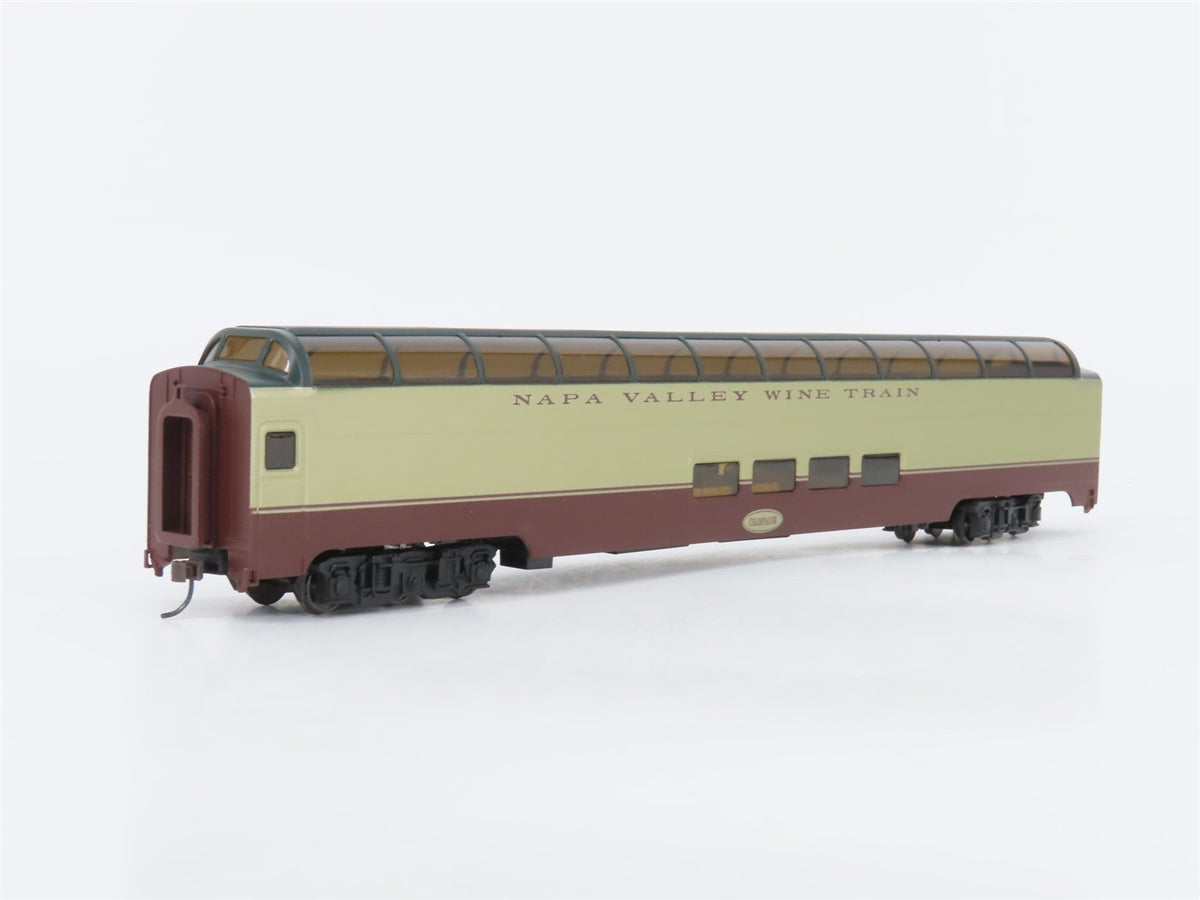 HO Bachmann Silver 13034 85&#39; Napa Valley Wine Train Full Dome Passenger