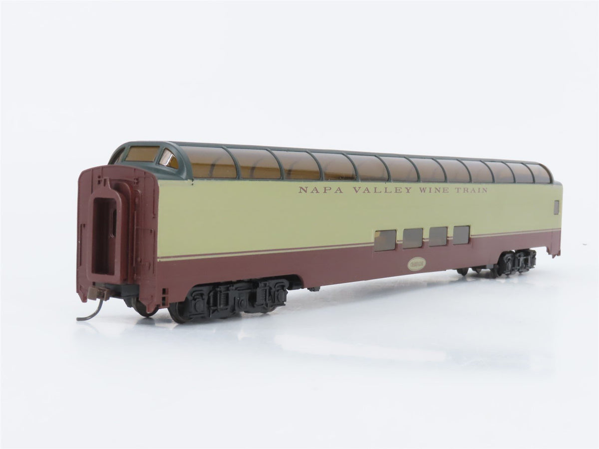 HO Bachmann Silver 13034 85&#39; Napa Valley Wine Train Full Dome Passenger