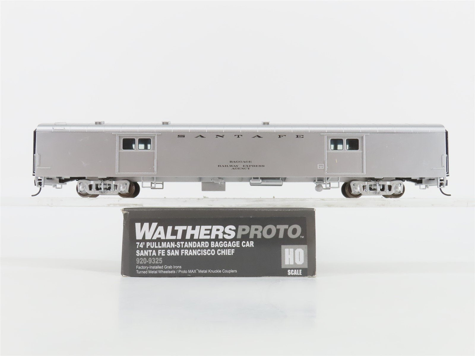 HO Walthers 920-9325 ATSF Santa Fe San Francisco Chief 74' P-S Baggage Passenger
