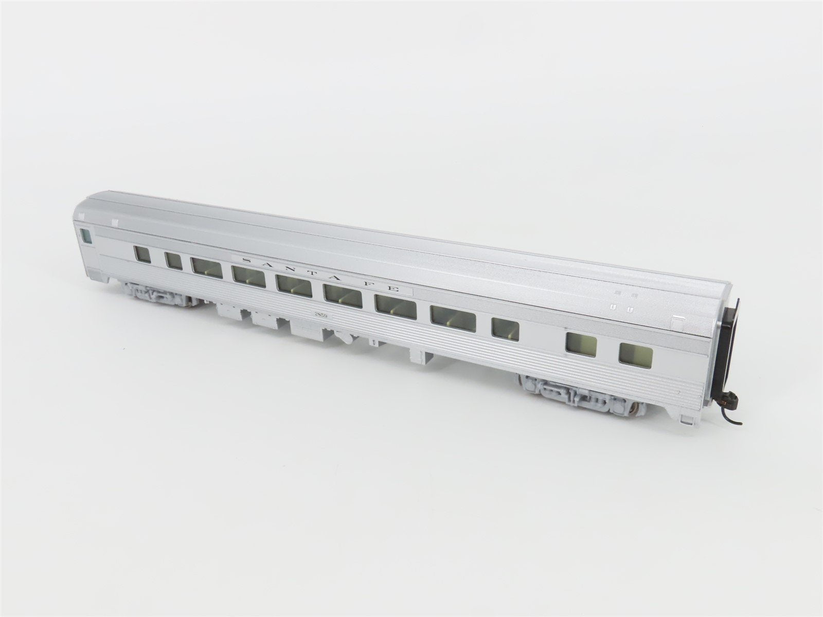 HO Walthers Mainline 910-30002 ATSF Santa Fe 85' Budd Coach Passenger Car #2859