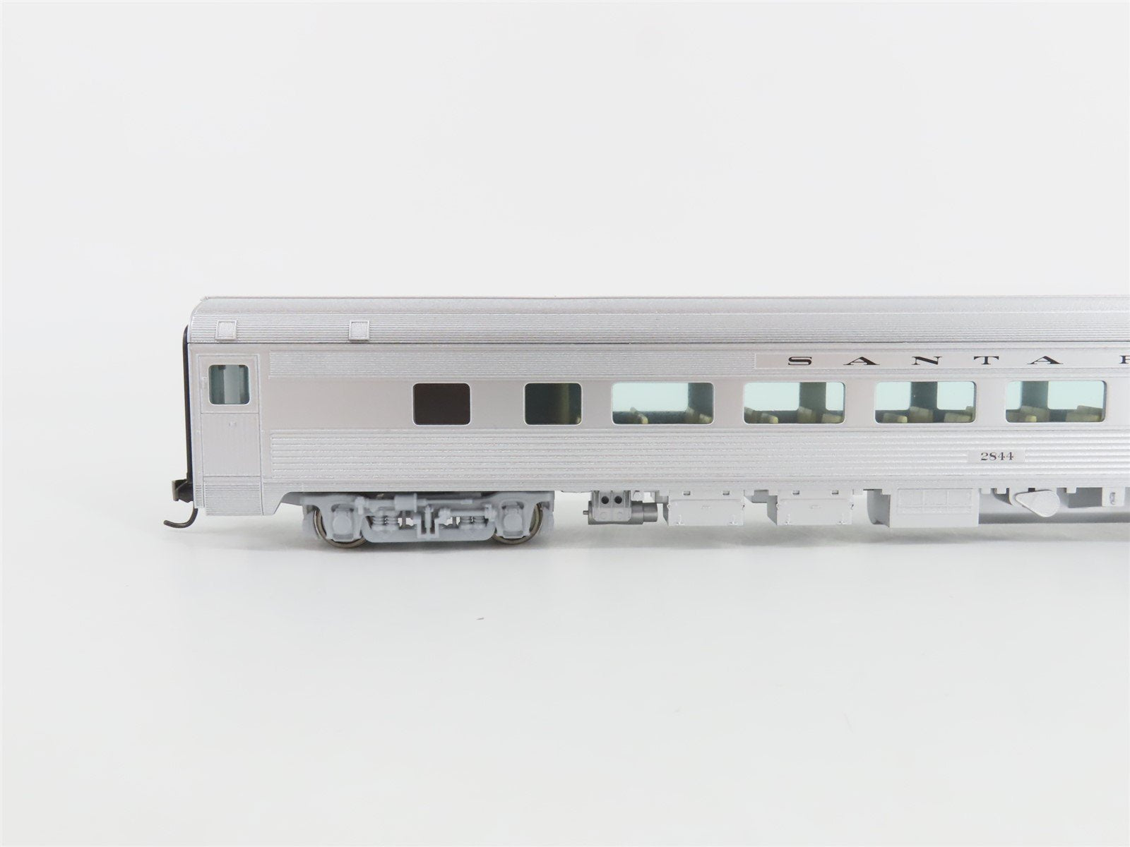 HO Walthers Mainline 910-30002 ATSF Santa Fe 85' Budd Coach Passenger Car #2844