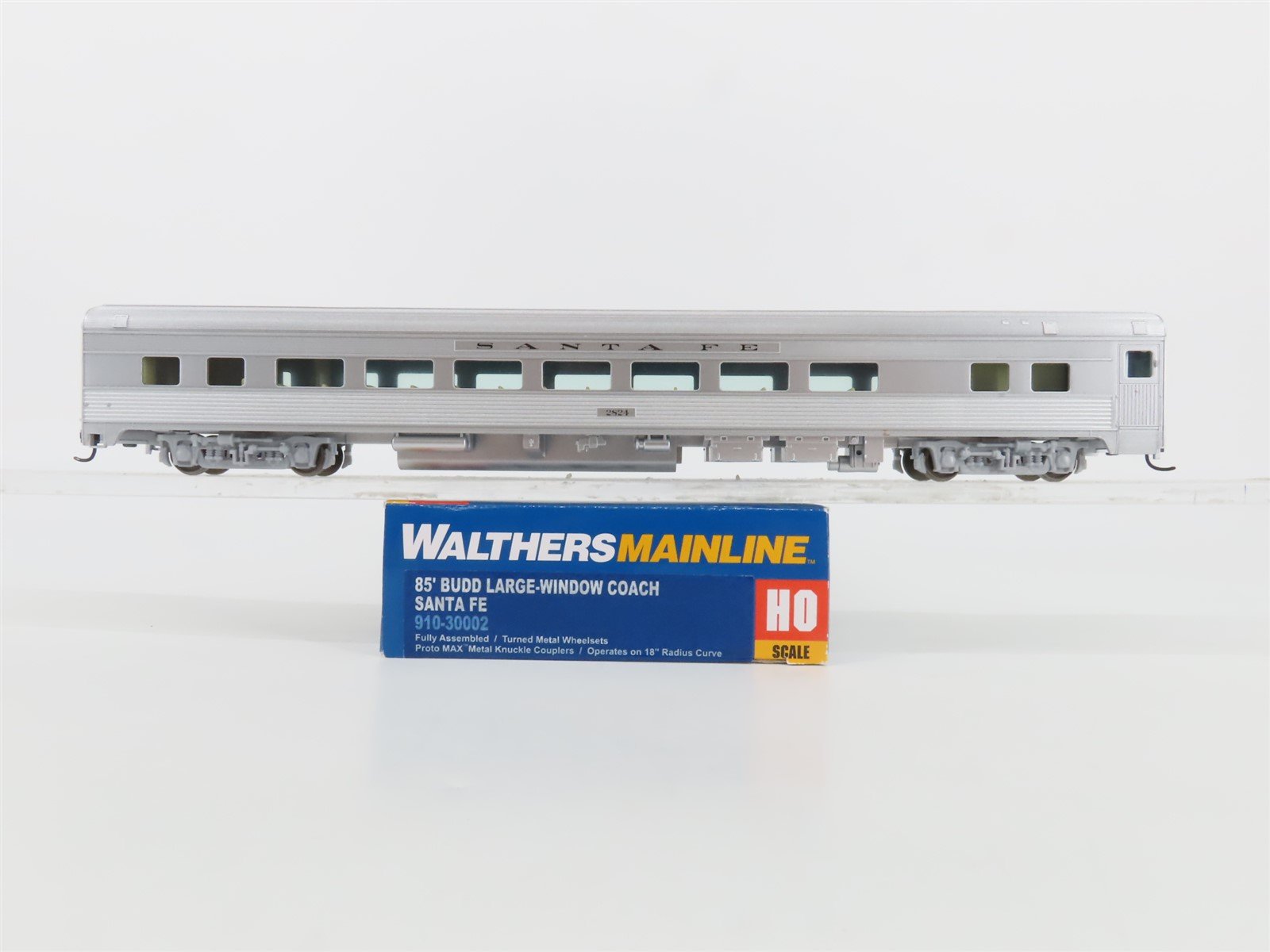 HO Walthers Mainline 910-30002 ATSF Santa Fe 85' Budd Coach Passenger Car #2824