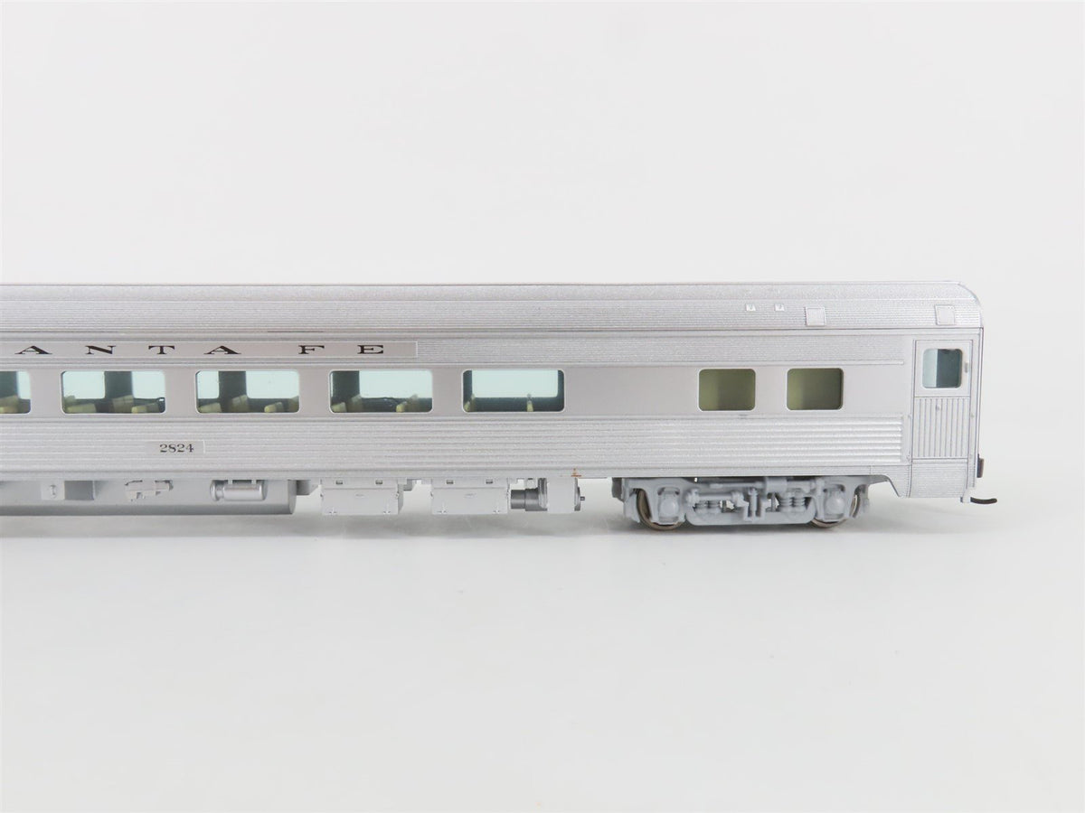HO Walthers Mainline 910-30002 ATSF Santa Fe 85&#39; Budd Coach Passenger Car #2824