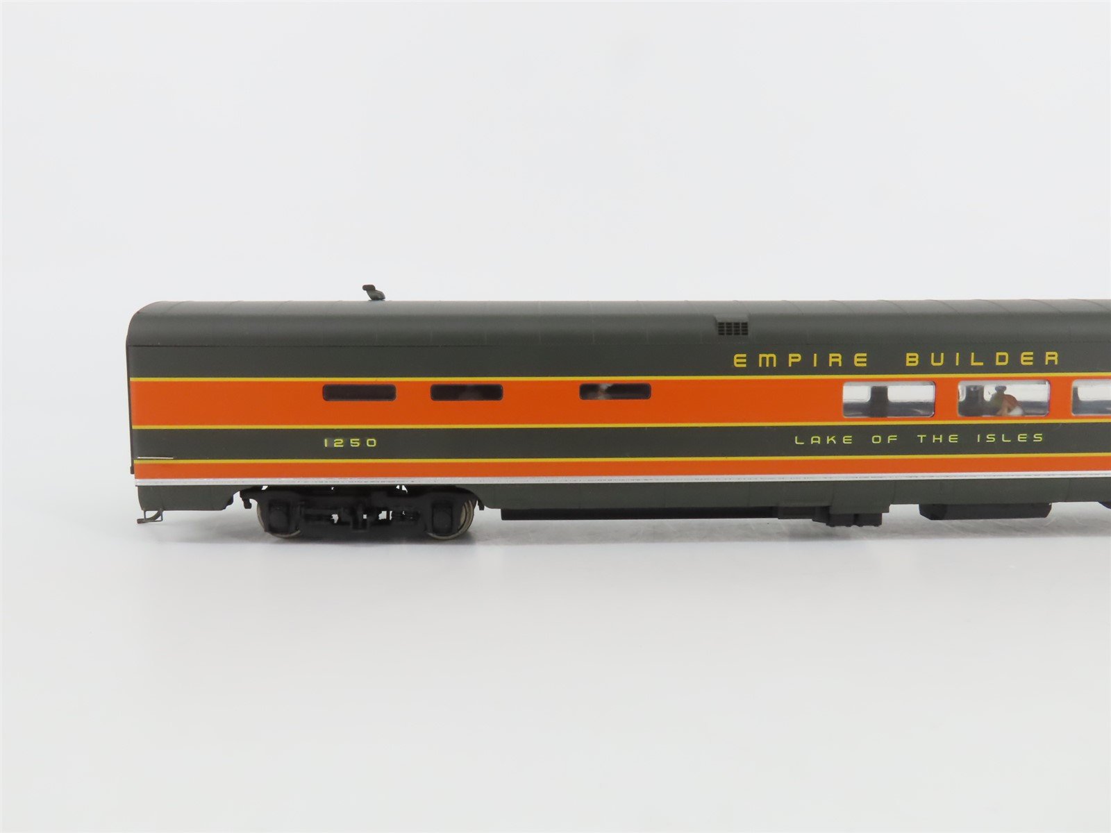 HO Walthers 932-9083 GN Empire Builder AC&F 36 Seat Diner Passenger Car
