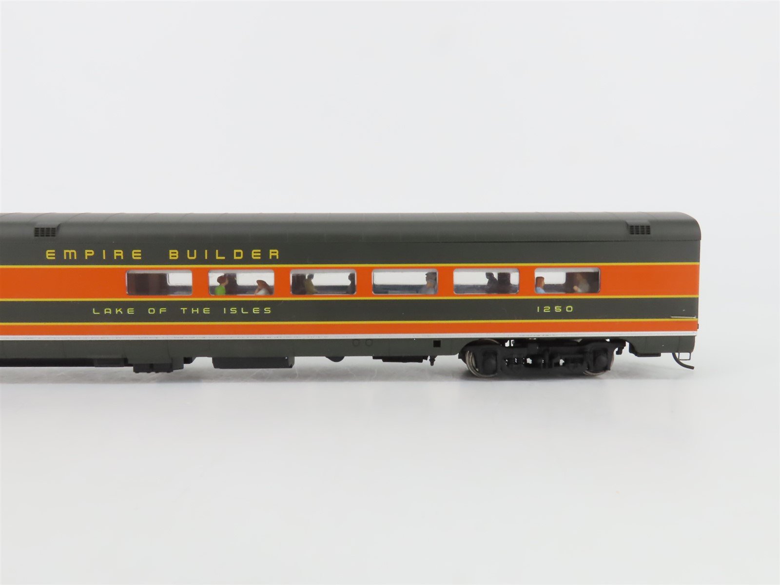 HO Walthers 932-9083 GN Empire Builder AC&F 36 Seat Diner Passenger Car