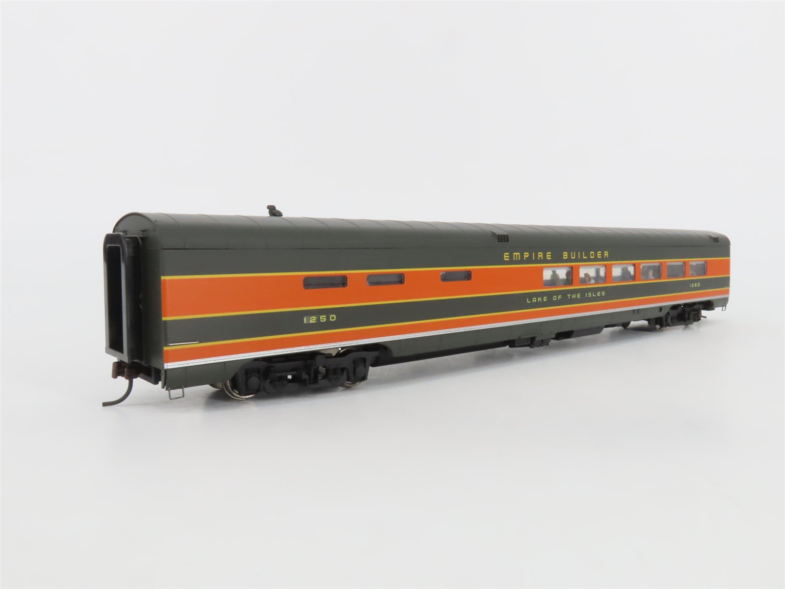 HO Walthers 932-9083 GN Empire Builder AC&F 36 Seat Diner Passenger Car