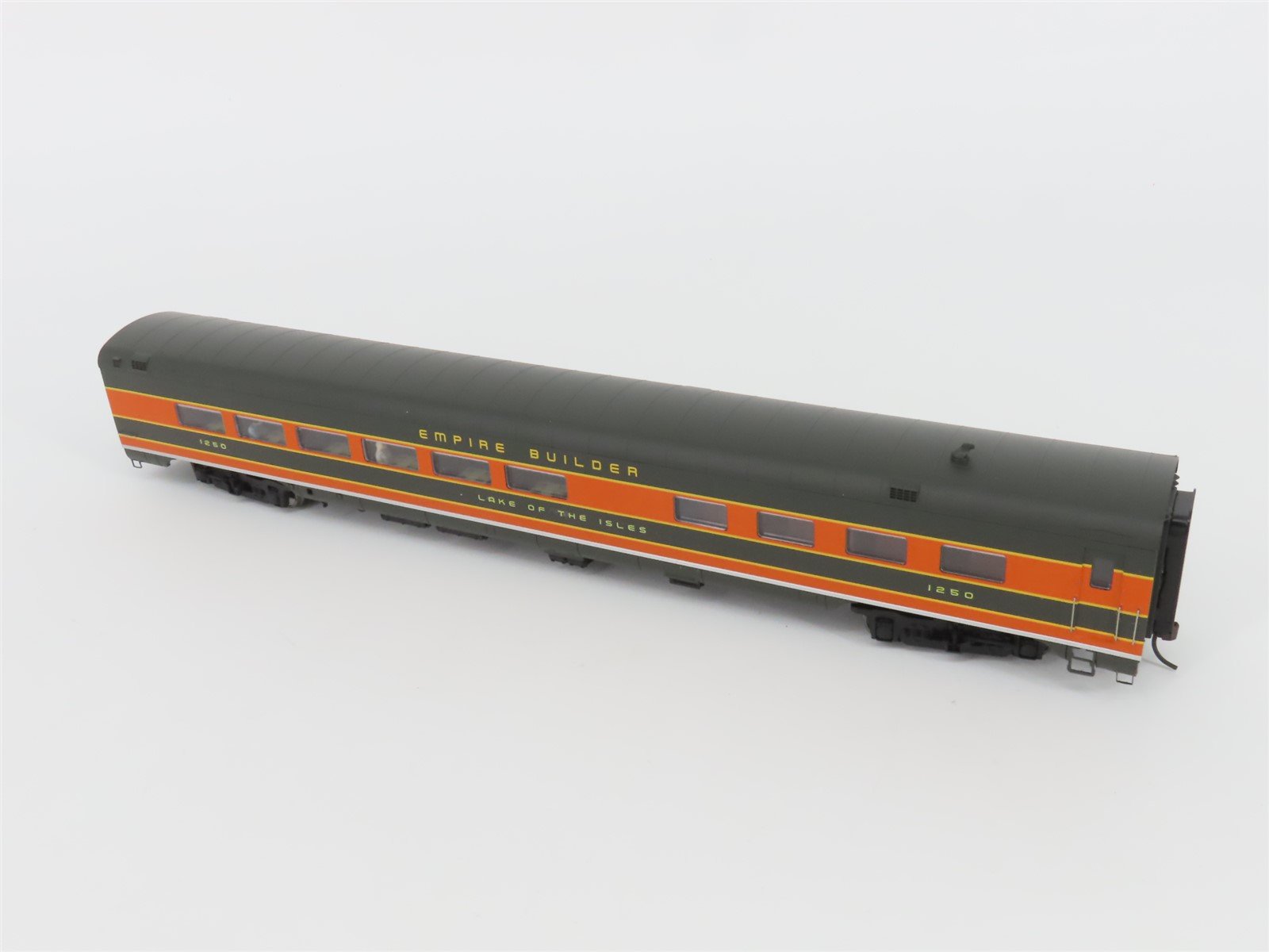 HO Walthers 932-9083 GN Empire Builder AC&F 36 Seat Diner Passenger Car