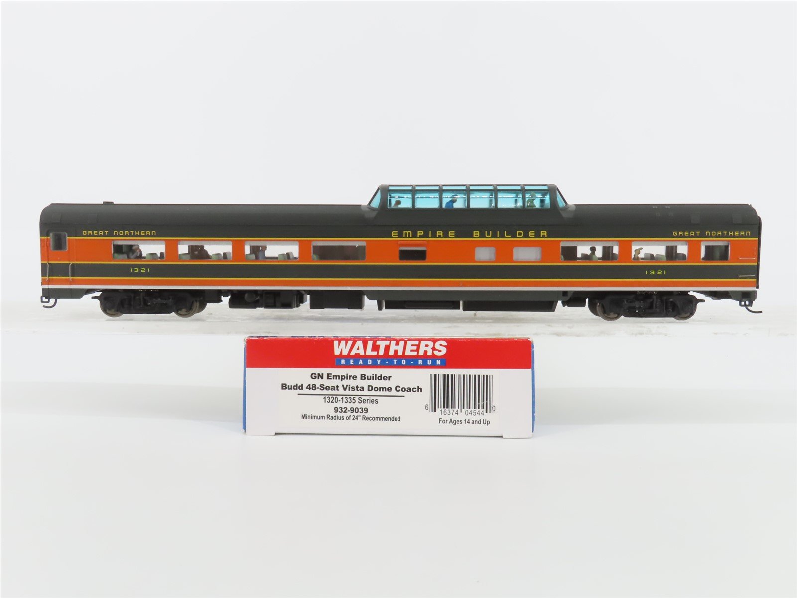 HO Walthers 932-9039 GN Empire Builder Budd 48 Seat Vista Dome Coach Passenger