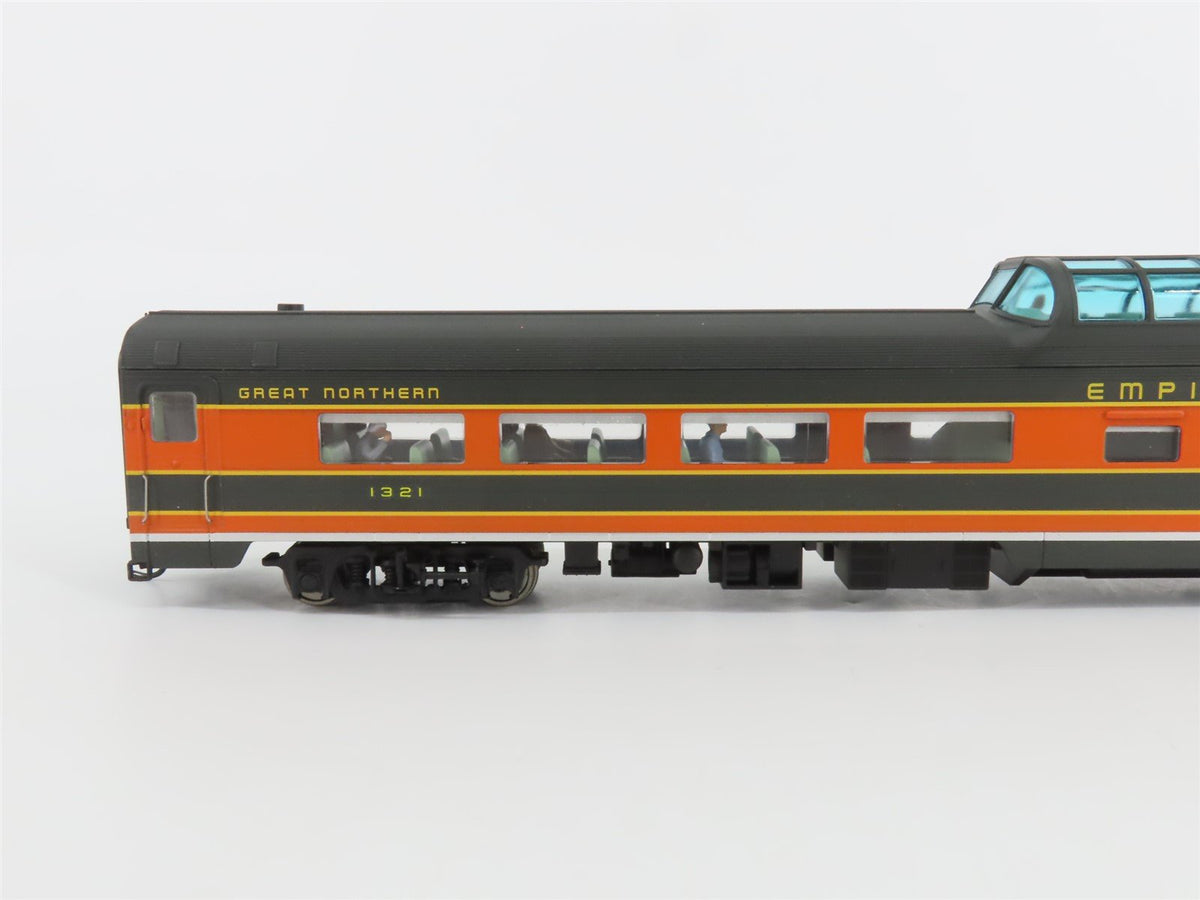 HO Walthers 932-9039 GN Empire Builder Budd 48 Seat Vista Dome Coach Passenger