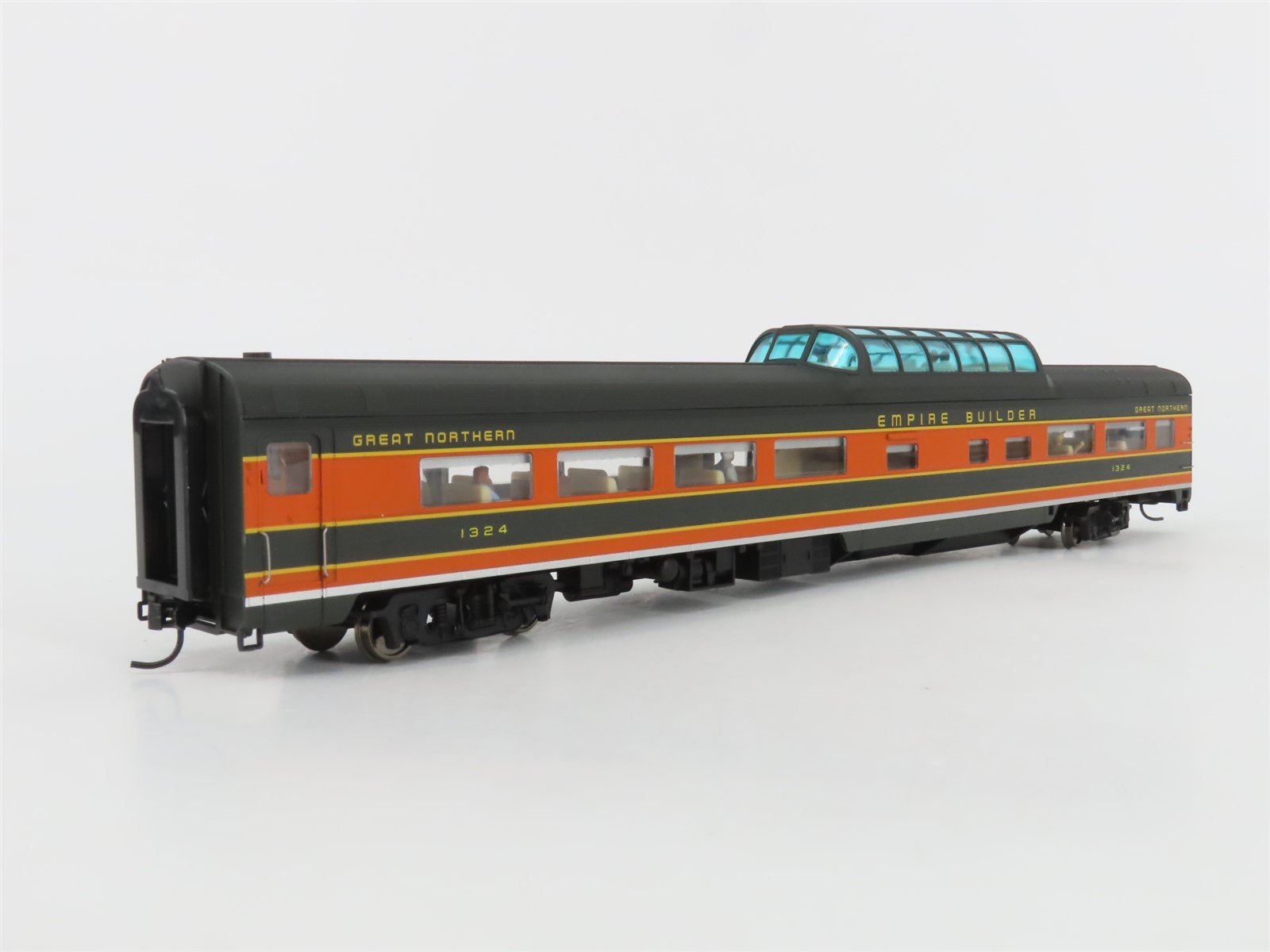 HO Walthers 932-9039 GN Empire Builder Budd 48 Seat Vista Dome Coach Passenger