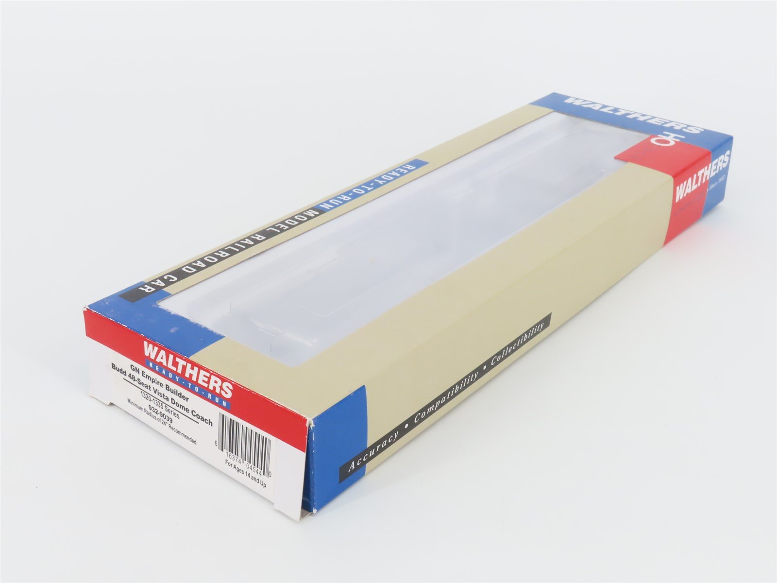 HO Walthers 932-9039 GN Empire Builder Budd 48 Seat Vista Dome Coach Passenger