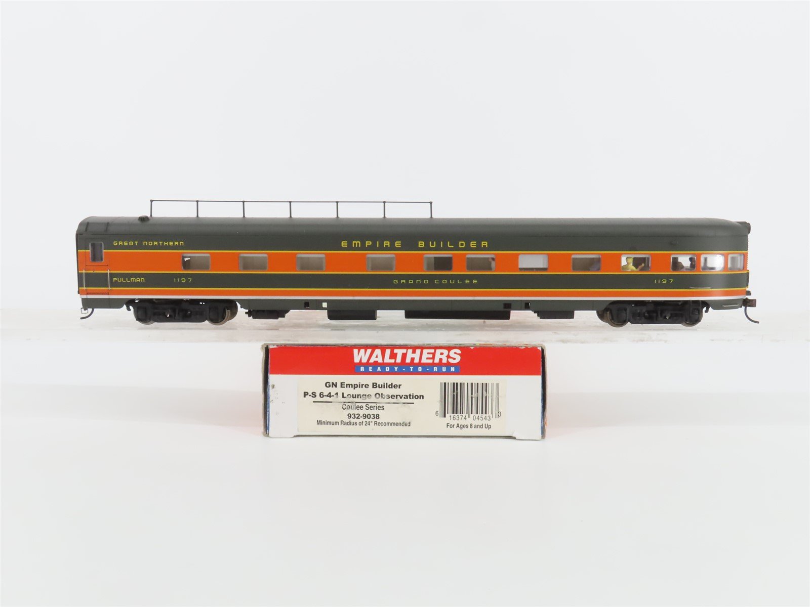 HO Walthers 932-9038 GN Empire Builder 6-4-1 Lounge Observation Passenger Car