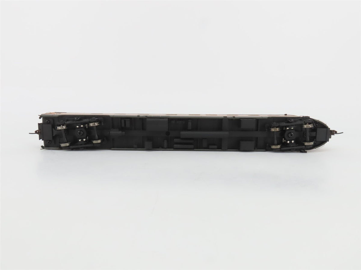 HO Walthers 932-9038 GN Empire Builder 6-4-1 Lounge Observation Passenger Car