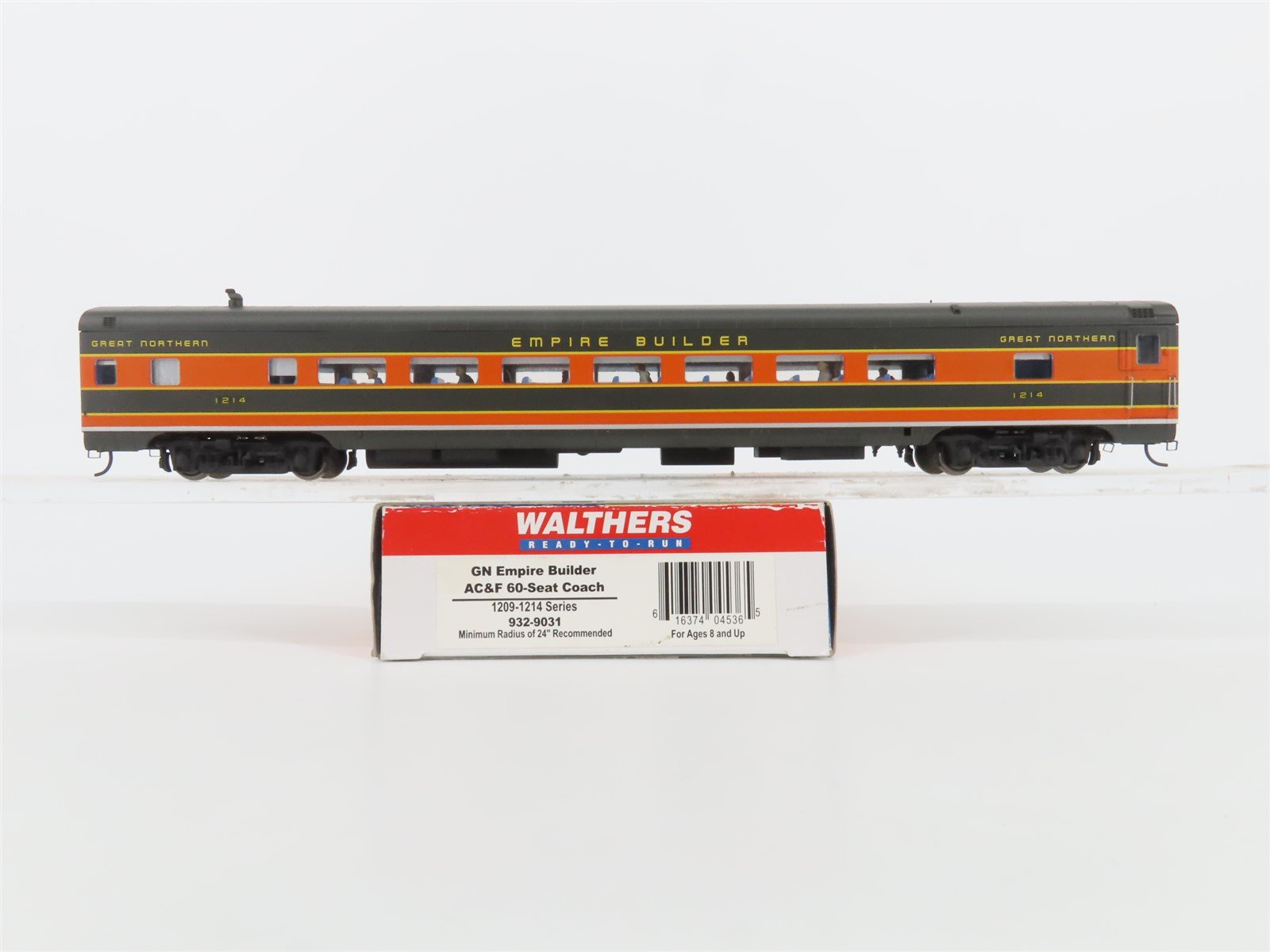 HO Scale Walthers 932-9031 GN Empire Builder AC&F 60 Seat Coach Passenger Car
