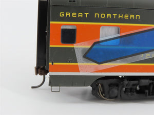 HO Scale Walthers 932-9031 GN Empire Builder AC&F 60 Seat Coach Passenger Car