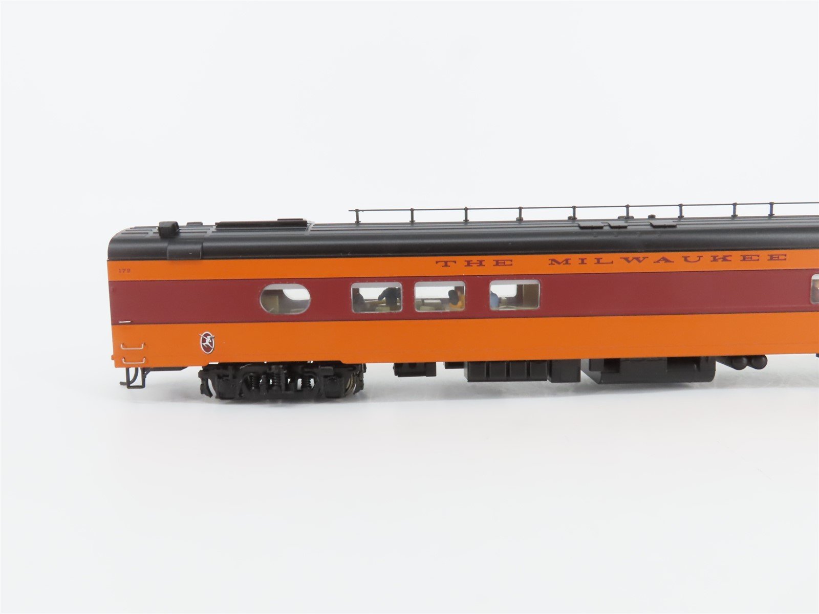 HO Walthers 932-9204 MILW 1955 Twin Cities Hiawatha Tap Lounge Passenger